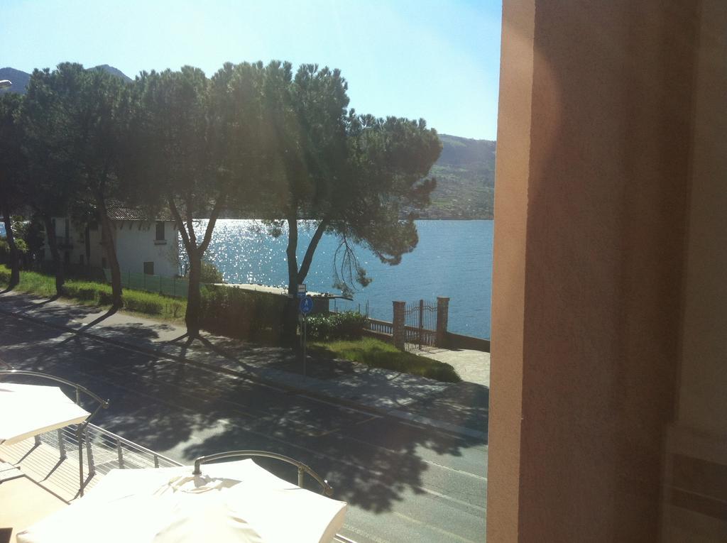 A Lago Marone Room photo